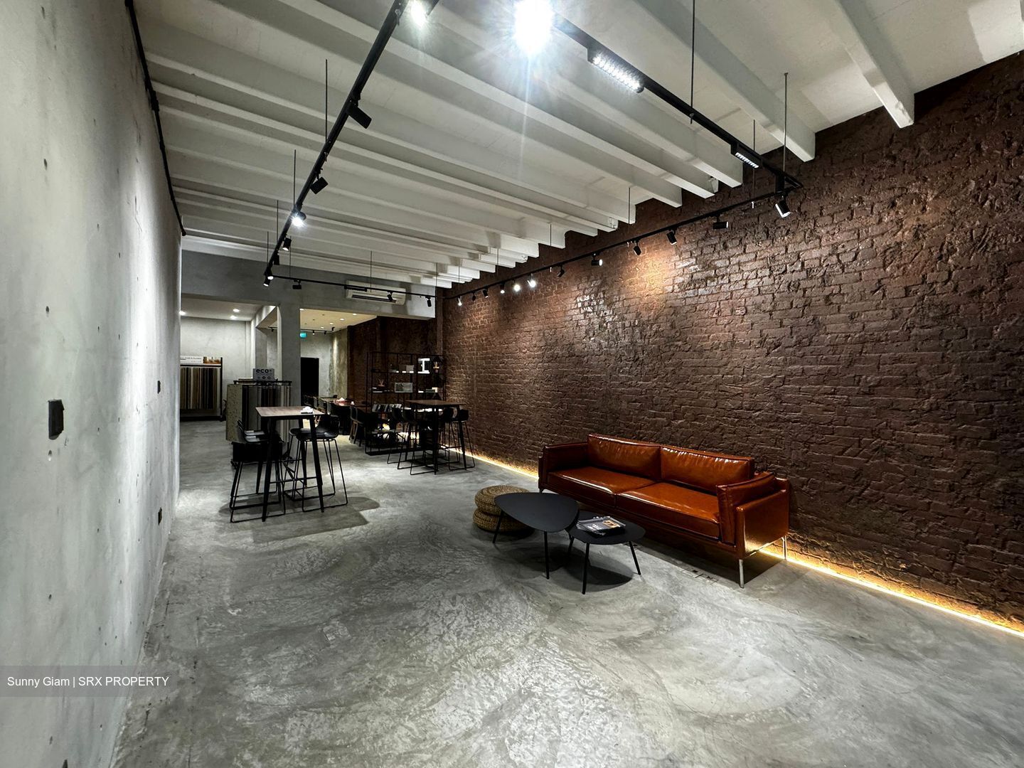 Serangoon Road (D12), Retail #558340101
